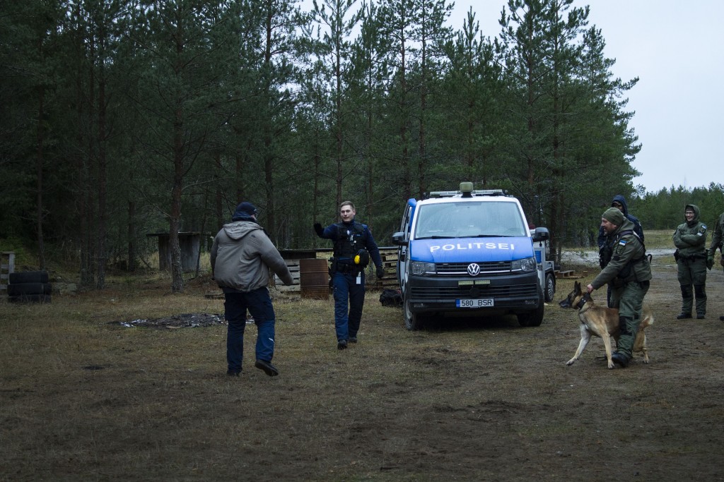 Keskkonnainspektorid harjutasid laskmist ja koostööd politseikoertega (10)