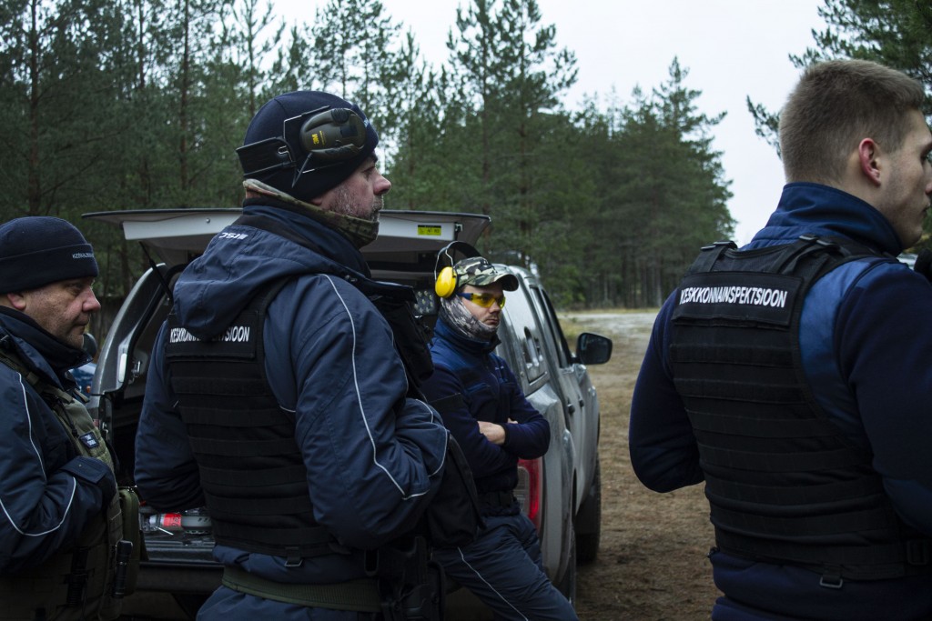 Keskkonnainspektorid harjutasid laskmist ja koostööd politseikoertega (15)