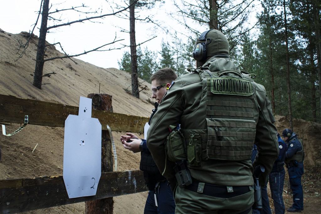Keskkonnainspektorid harjutasid laskmist ja koostööd politseikoertega (17)