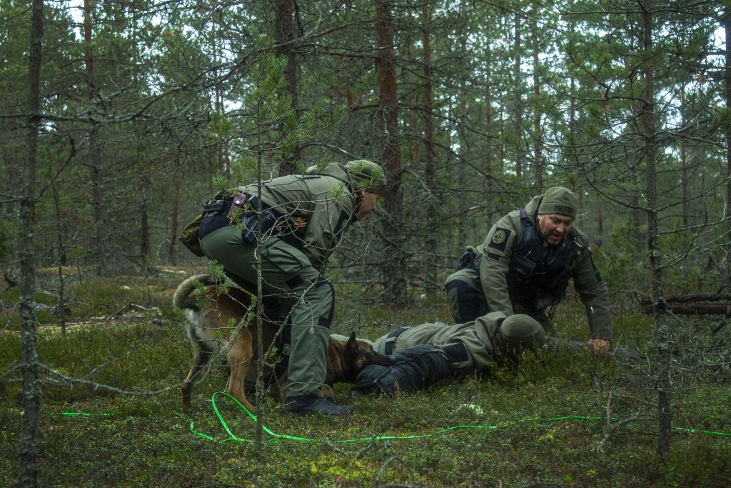 Keskkonnainspektorid harjutasid laskmist ja koostööd politseikoertega (2)