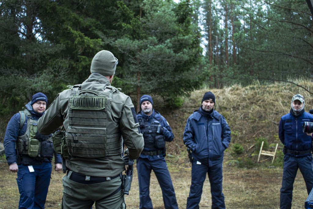 Keskkonnainspektorid harjutasid laskmist ja koostööd politseikoertega (5)