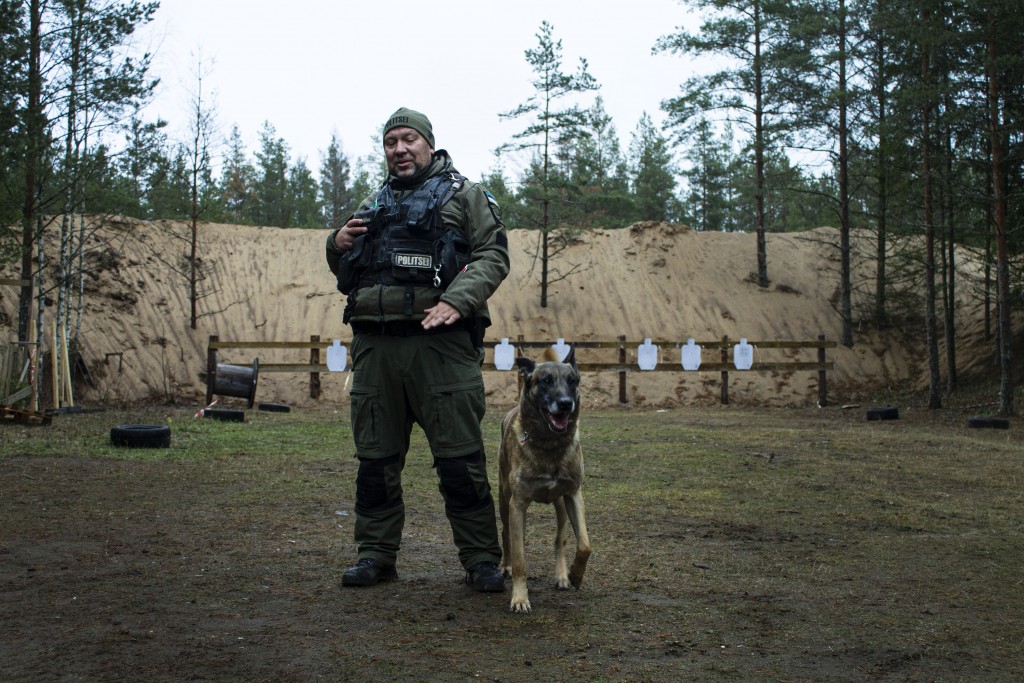 Keskkonnainspektorid harjutasid laskmist ja koostööd politseikoertega (6)