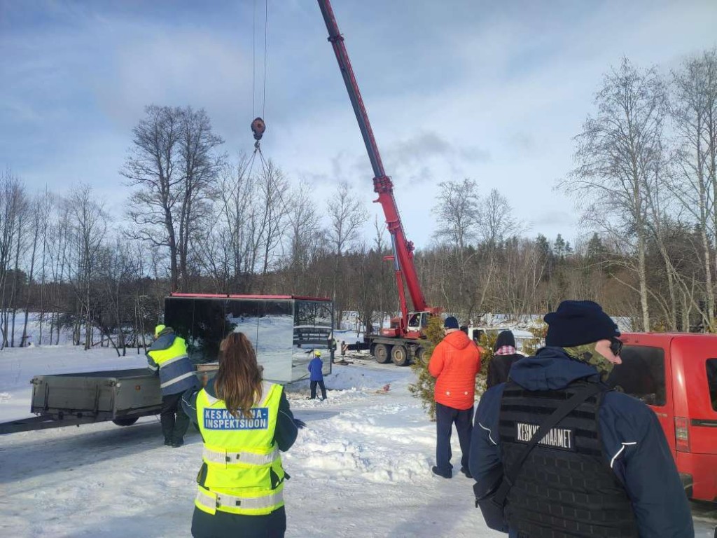 Ehituskeeluvööndisse rajatud peegelmaja teisaldamine