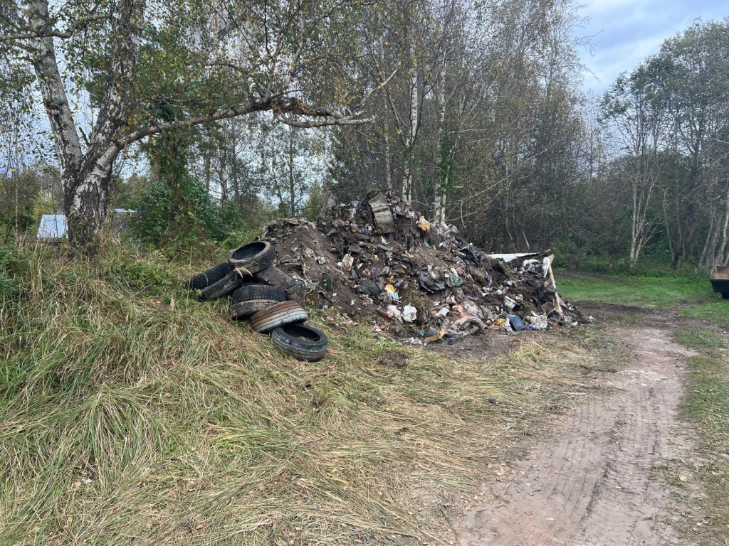 Ebaseaduslikult ladestatud jäätmed maatükil Pärnus