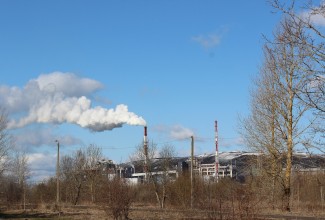 kolm tossavat korstent taamal